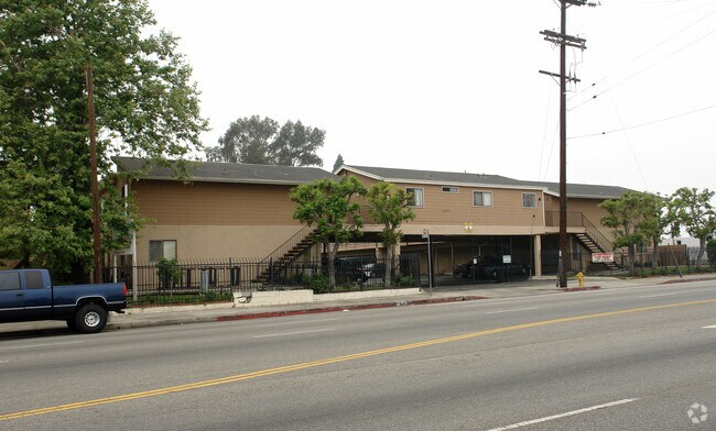 Foto del edificio - Woodman Apartments