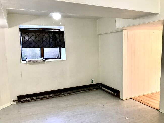 Foto del edificio - 844 W Center St