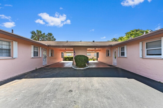 Building Photo - 357 Flamingo Ln