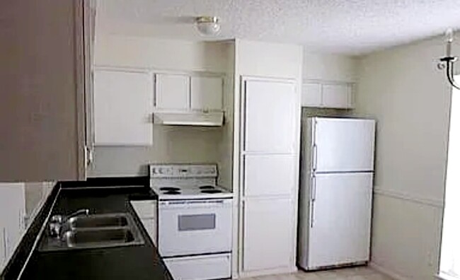 Foto del edificio - 1018 Pleasant Valley Ln