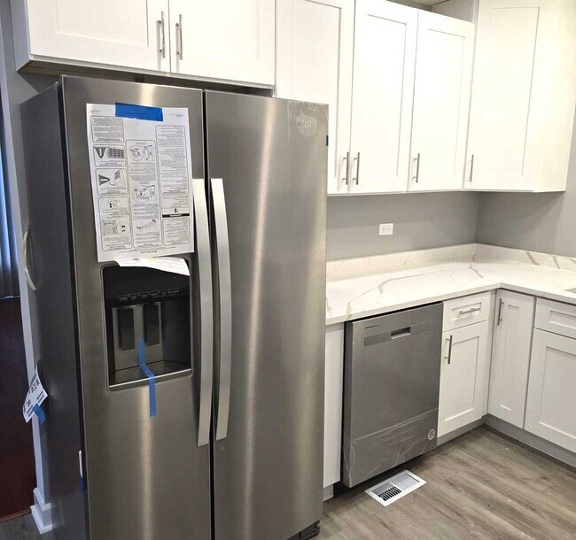 Foto del edificio - 8942 S Cornell Ave