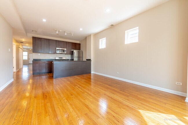 Building Photo - 8225 S Prairie Ave