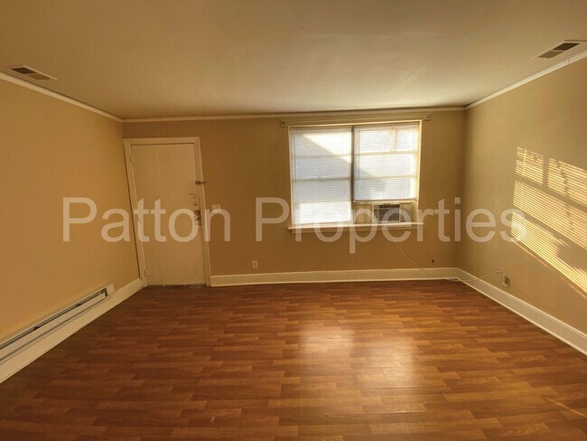 Foto del edificio - 1013-1015 Munsen Springs Dr - Inside CoC -...