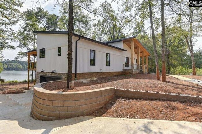 Foto del edificio - Stunning Lake Murray Views Await You in Th...
