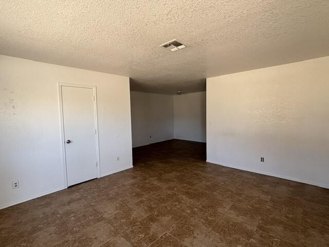 Building Photo - 2700 W Shauna Dr