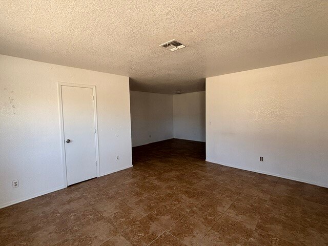 Foto del edificio - 2700 W Shauna Dr