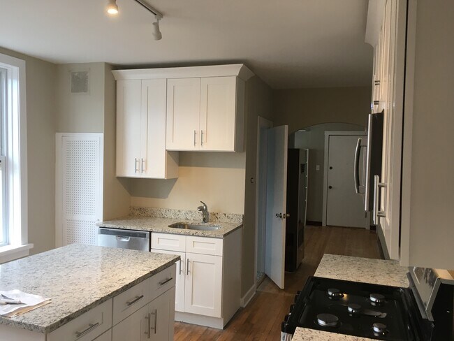 Kitchen - 938 W 34th St