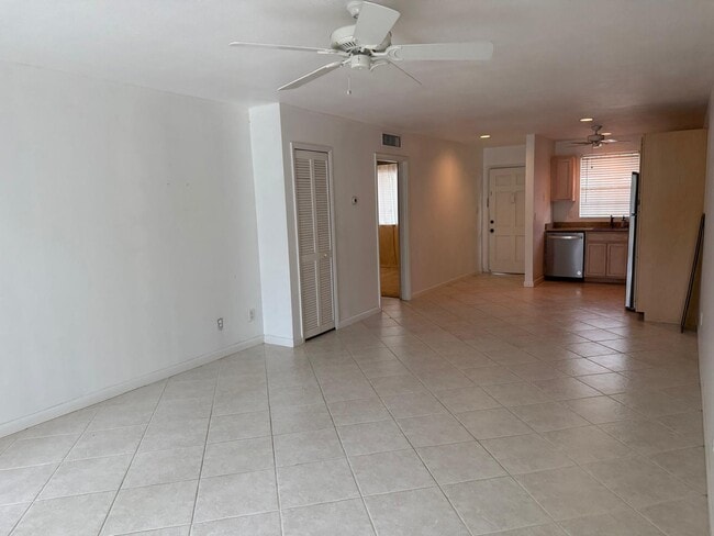 Foto del edificio - 1250 S Denning Dr