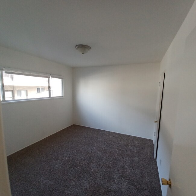 Foto del edificio - 1300 Manhattan Beach Blvd