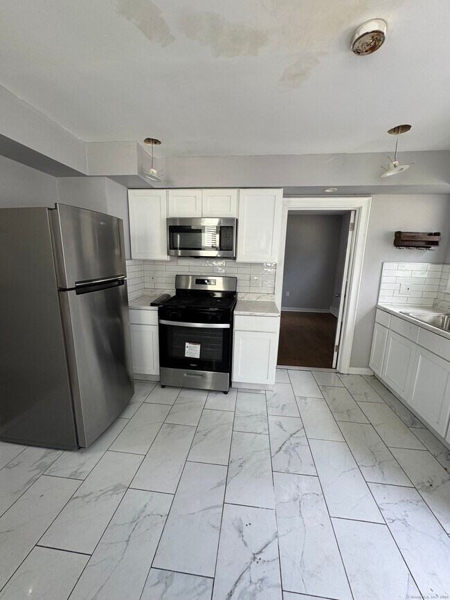 Building Photo - 86 Dorman St