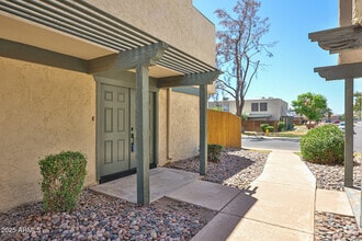 Building Photo - 6024 W Golden Ln
