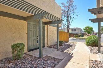 Building Photo - 6024 W Golden Ln