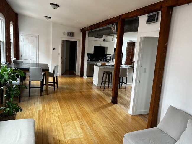 Building Photo - 102 Audubon St