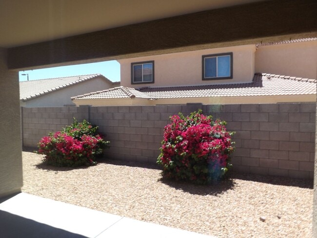 Foto del edificio - 2201 E Yuma Ave