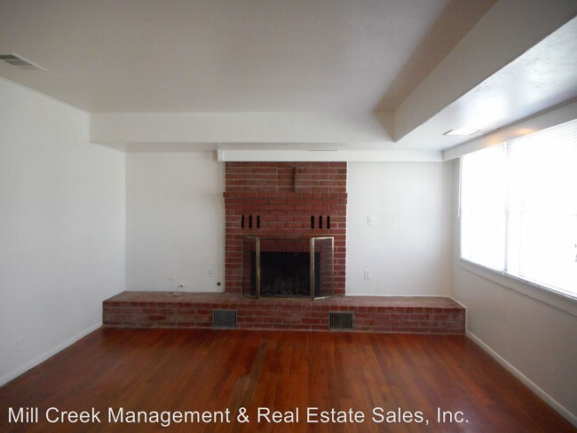 Building Photo - 812 N Hall St