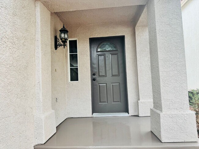 Foto del edificio - 4 Bedrooms Home For Rent