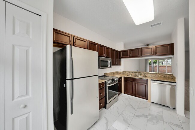 Kitchen - 12430 Berkeley Square Dr