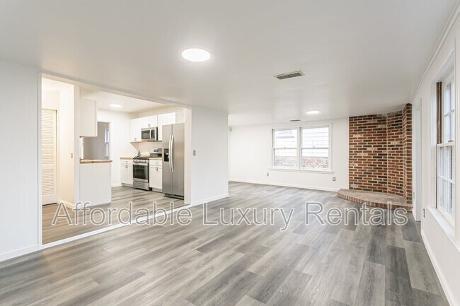 Foto del edificio - 805 N Landing Rd