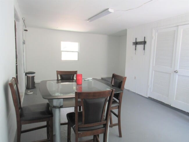 Building Photo - 431 Pensacola Dr