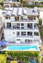 Building Photo - 553 Temple Hills Dr