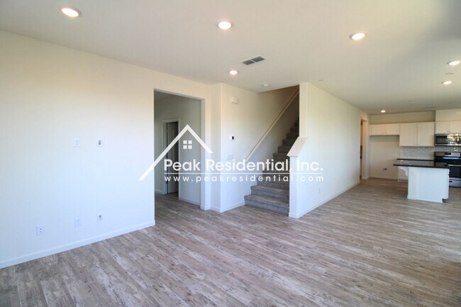 Foto del edificio - Newer 4bd/3ba Folsom Home with 2 Car Garage