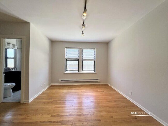 Foto del edificio - 0 bedroom in CHICAGO IL 60625