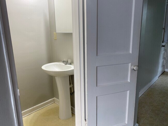 Foto del edificio - 423 Church Street, Unit 8D