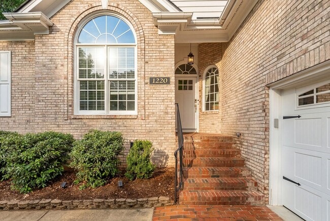 Building Photo - Gorgeous brick ranch with bonus room!!! Application Pending