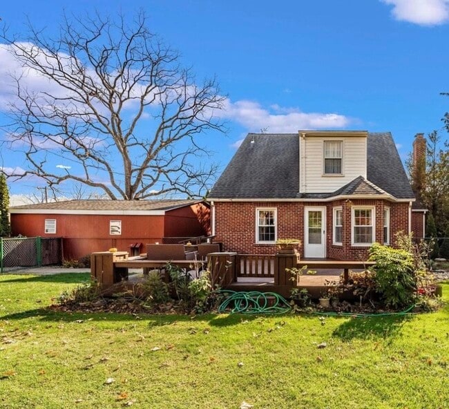 Foto del edificio - 26946 Ridge Rd