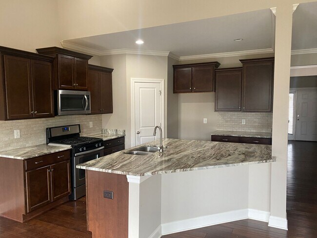 Building Photo - 1623 Southampton Wy