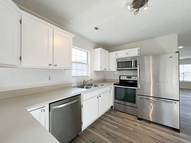 Foto del edificio - 9318 Wells Station Rd
