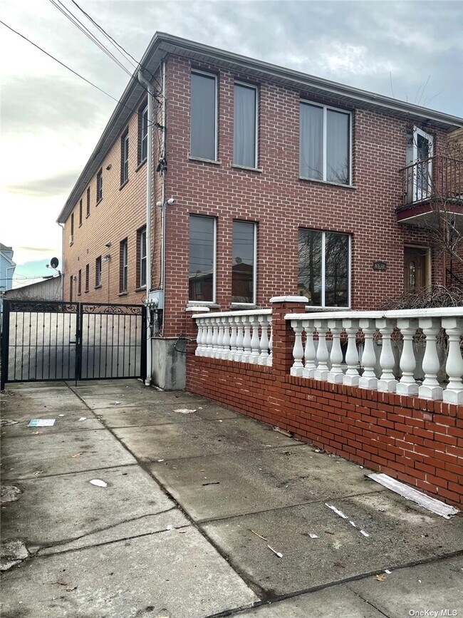 Foto del edificio - 85-12 Parsons Blvd