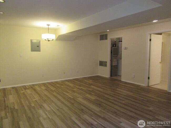 Foto del edificio - 2Bd/.75Ba Kirkland Condo