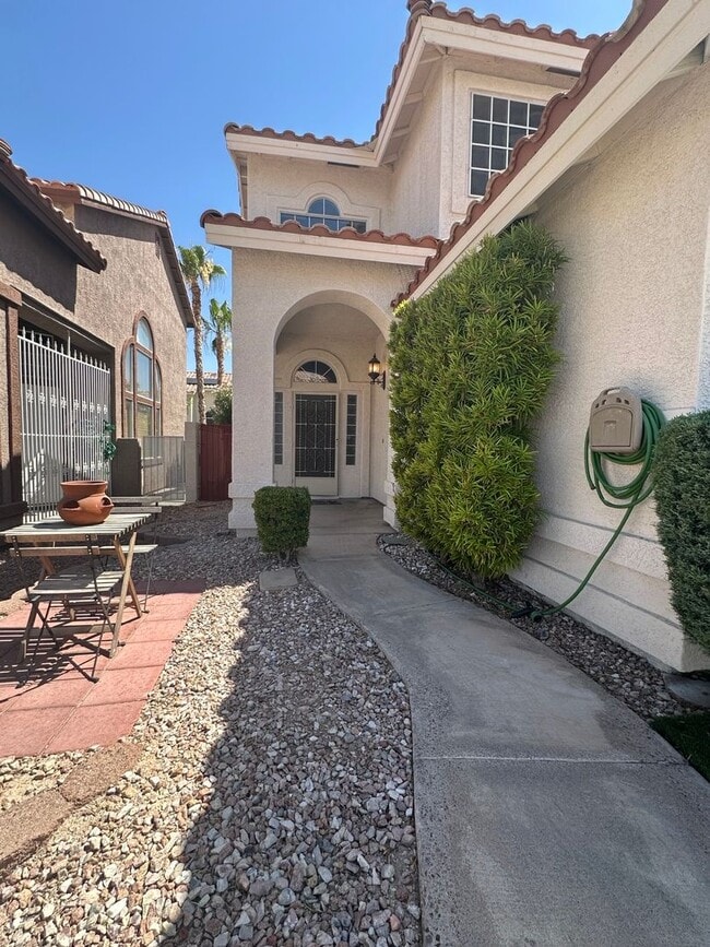Building Photo - Great Three Bedroom Spring Valley Home wit...
