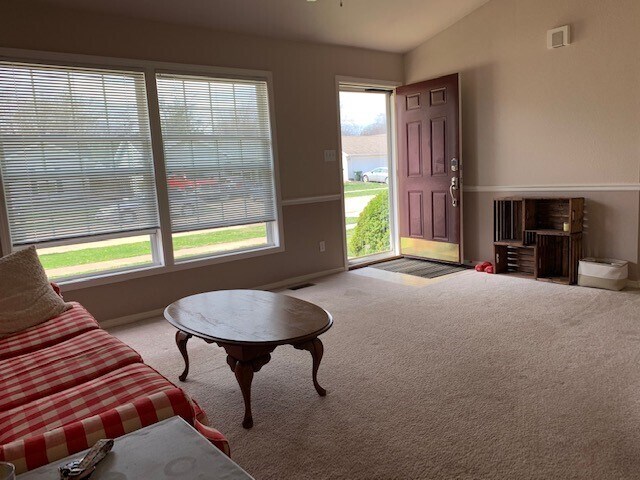 Building Photo - 604 S Sunny Ln