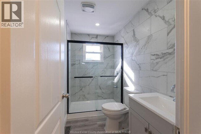 Photo du bâtiment - 1819 Francois Rd