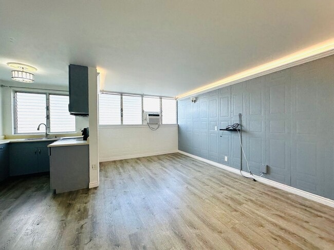 Foto del edificio - 1 Bedroom, 1 Bathroom, 1 Parking