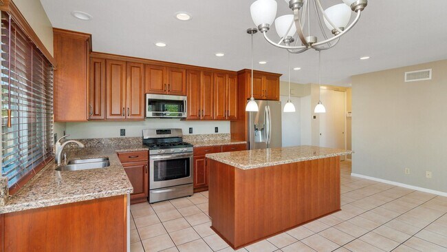 Foto del edificio - Beautiful Remodeled Three Bedroom Home in ...