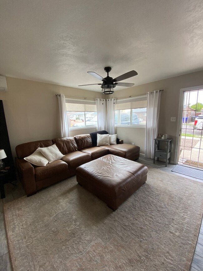 Building Photo - Gorgeous, Spacious 3 bed / 1 bath located ...