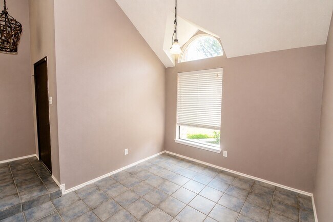 Foto del edificio - 3515 Woodmere Ln