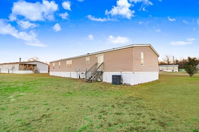Building Photo - SPACIOUS 3 BR, 2 BA Pikeville Doublewide 2...