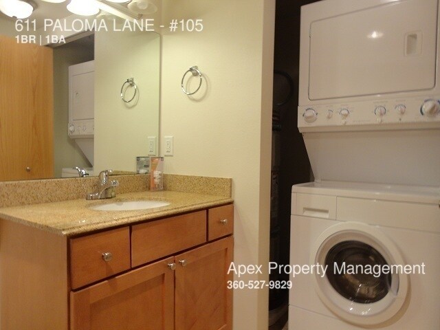 Building Photo - 611 Paloma Ln