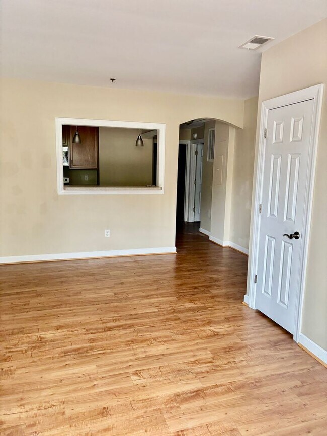 Building Photo - 1 bedroom/ 1 bathroom. Bennington on the Park
