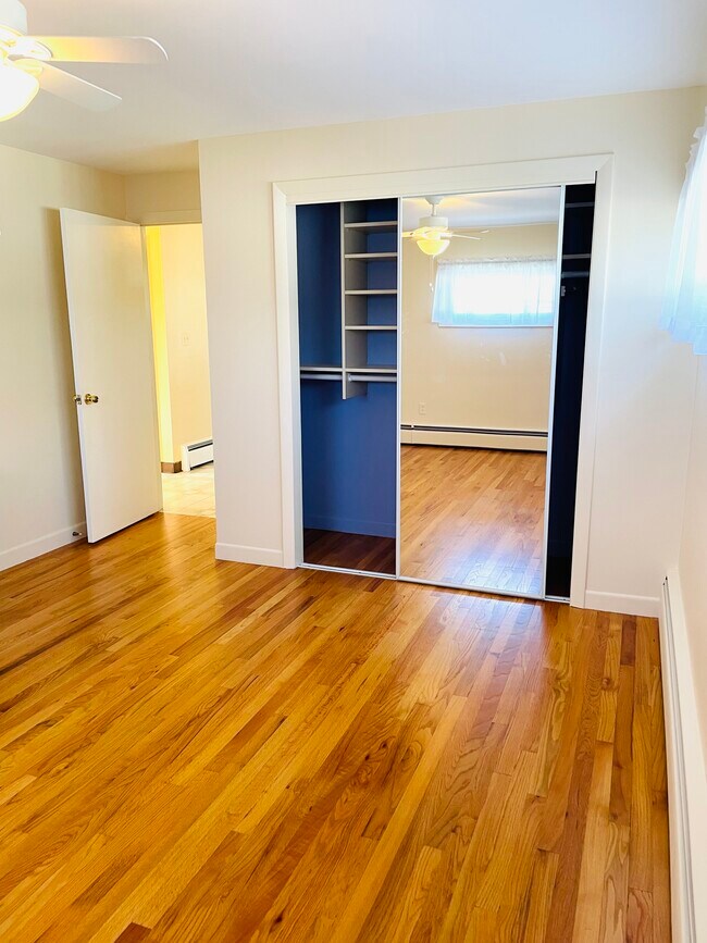 dormitorio #1 - 241 Huxley Ave