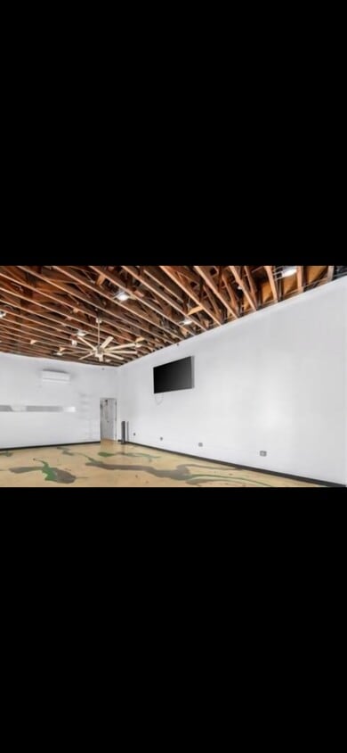 Boyle Heights Open Concept Loft: Touching views of Downtown LA, 6th Street Bridge, & Dodgers Stadium - 1203 E Cesar E Chavez Ave