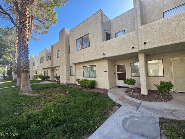 Building Photo - 2647 Jacyra Ave
