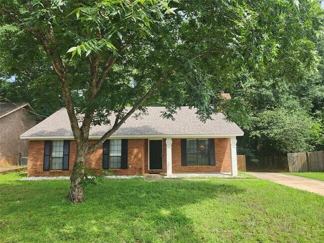 Foto del edificio - 1214 Camellia Woods Ct
