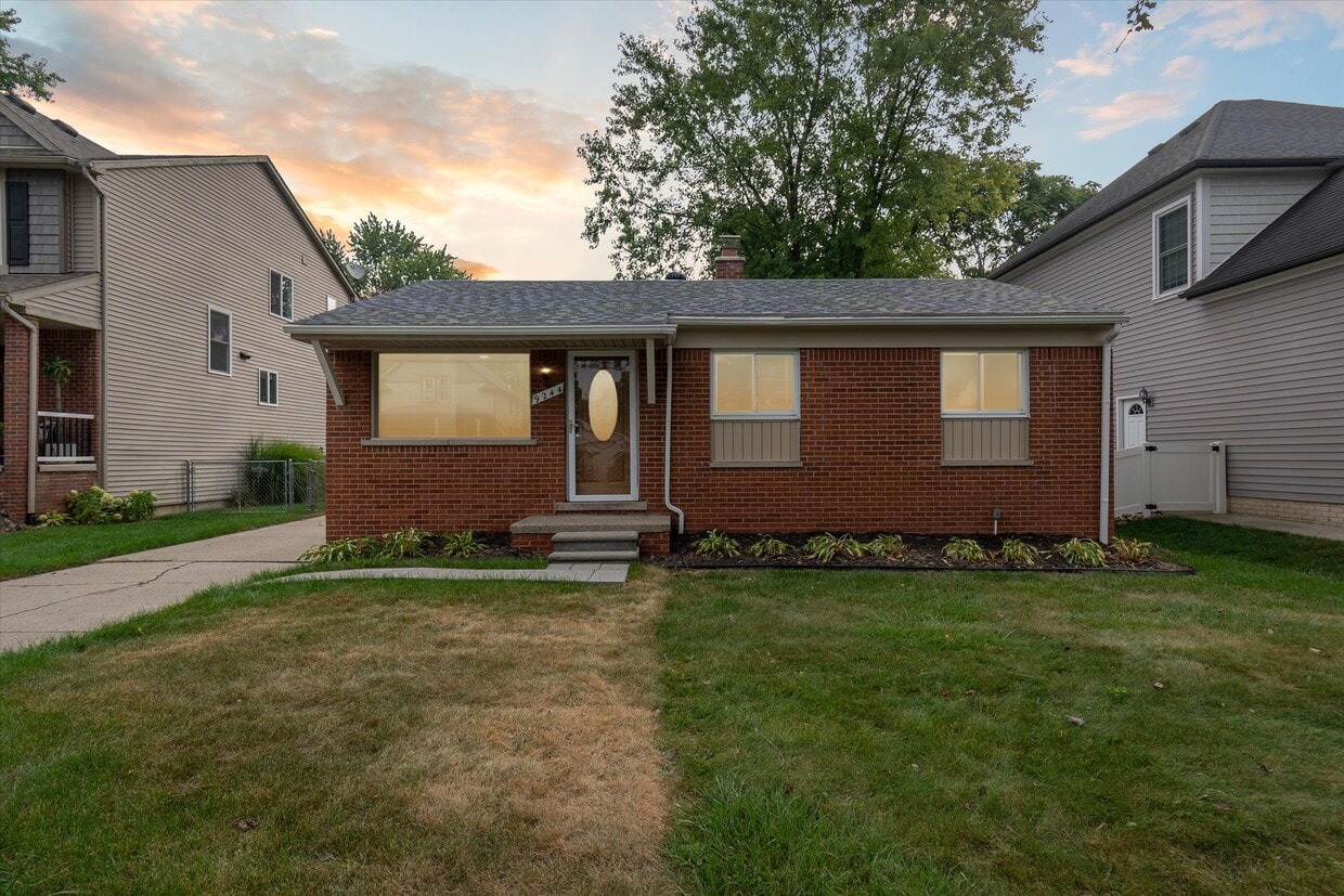 Welcome home to 9244 Northern Ave, just a 1 mile through neighborhoods to downtown Plymouth! - 9244 Northern Ave