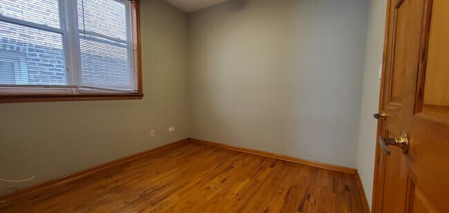 Building Photo - 2554 W Walton St