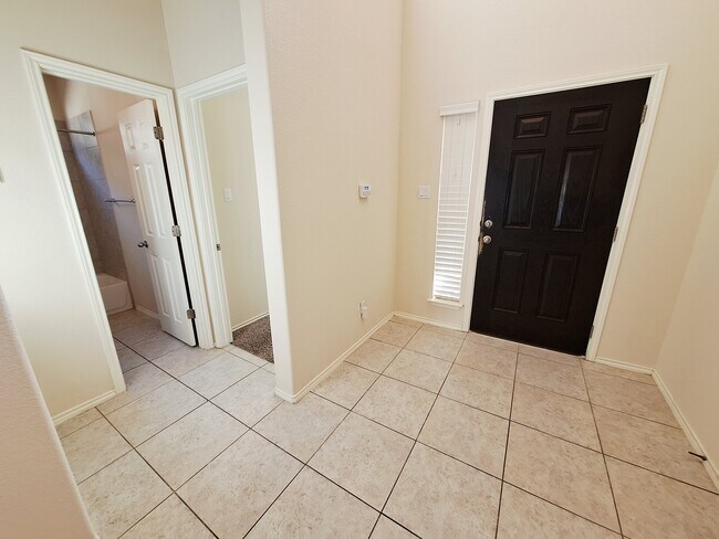Building Photo - 525 Loma Cedro Bend